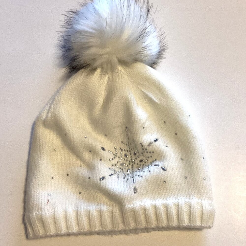 BB Collection White Snowflake Beaded Beanie Knit Pom Pom Hat Skiing Winter